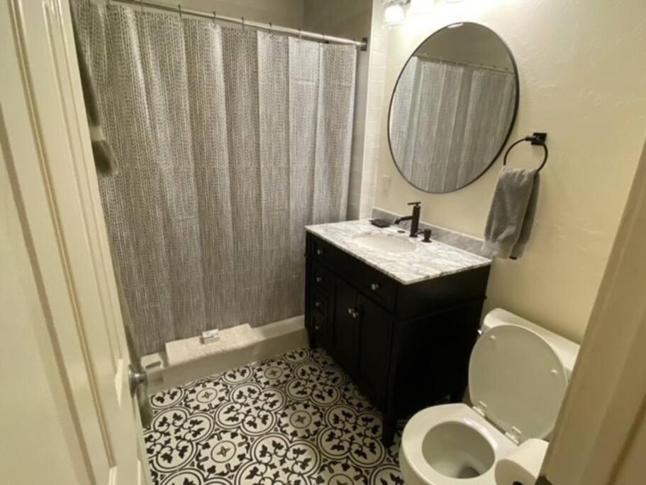 Large House And Yard Close To La Jolla, Ucsd, Utc Mall! *